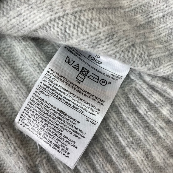 Gap Wool Blend Loose Fit Cozy V-Neck Sweater - Picture 7 of 10
